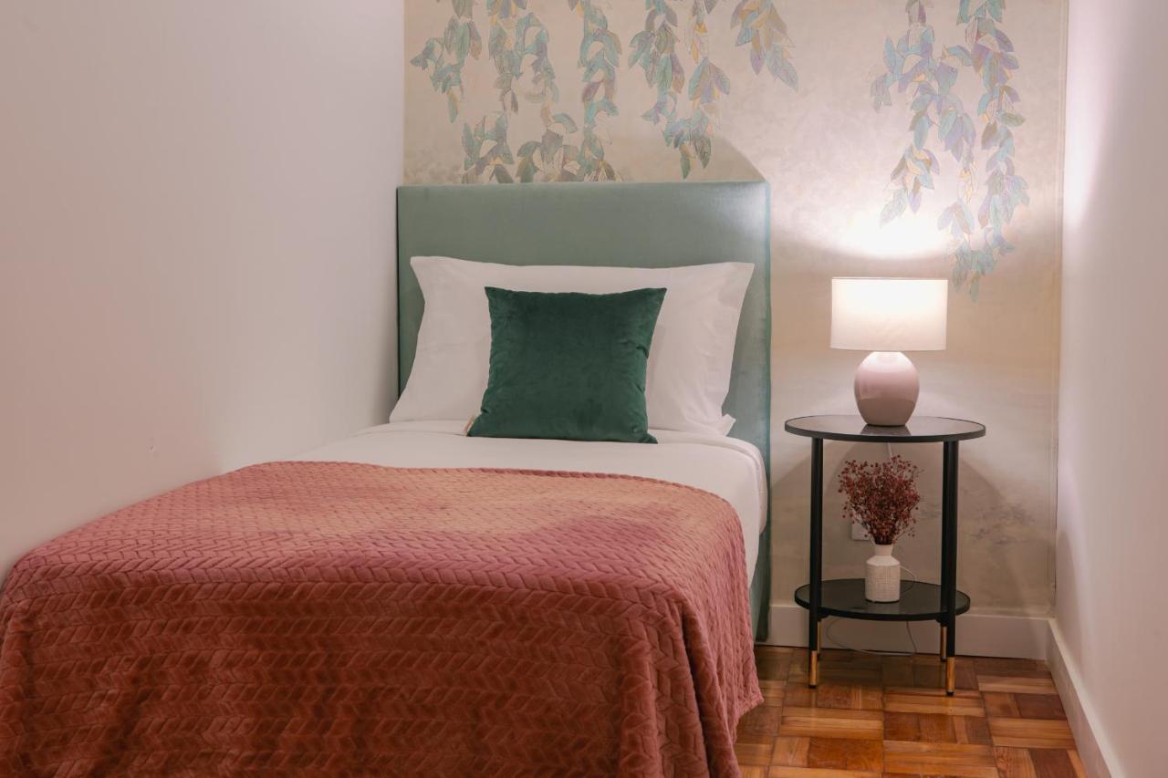 Succeed Campo Pequeno Suites Lisbona Esterno foto